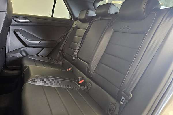 2024 Volkswagen T-Roc 140TSI R-Line D11