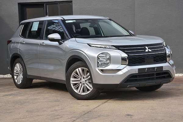 2024 Mitsubishi Outlander LS ZM