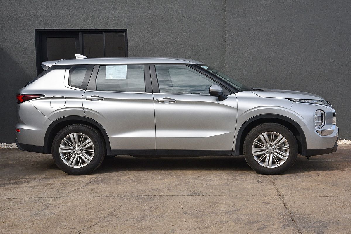 2024 Mitsubishi Outlander LS ZM