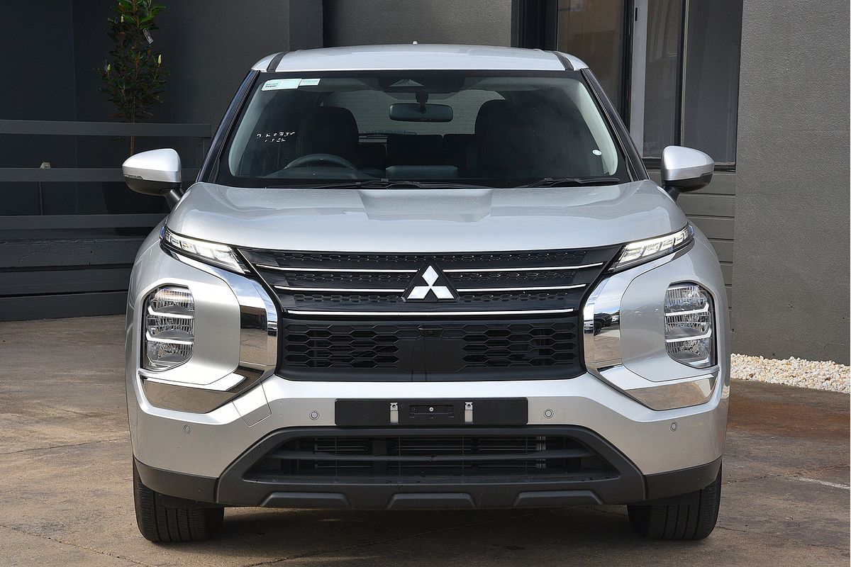 2024 Mitsubishi Outlander LS ZM