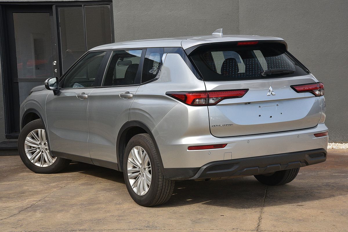 2024 Mitsubishi Outlander LS ZM