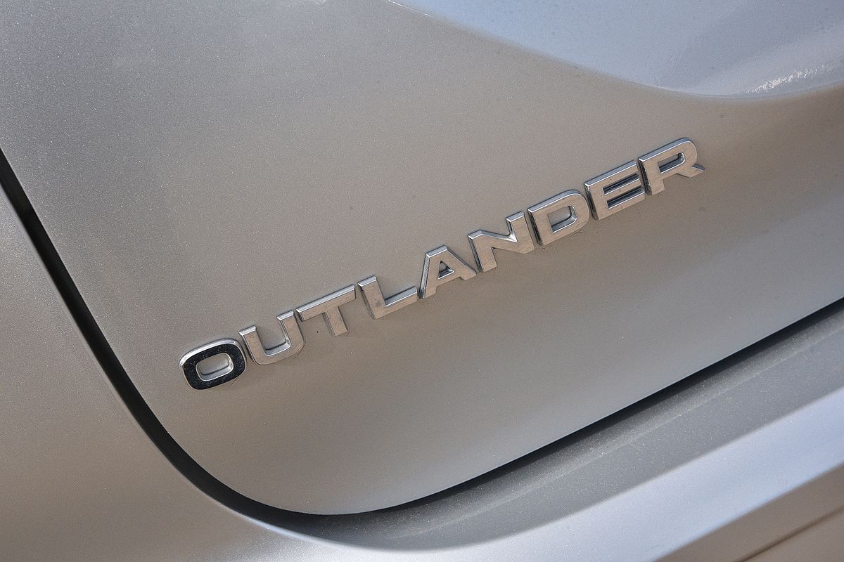 2024 Mitsubishi Outlander LS ZM