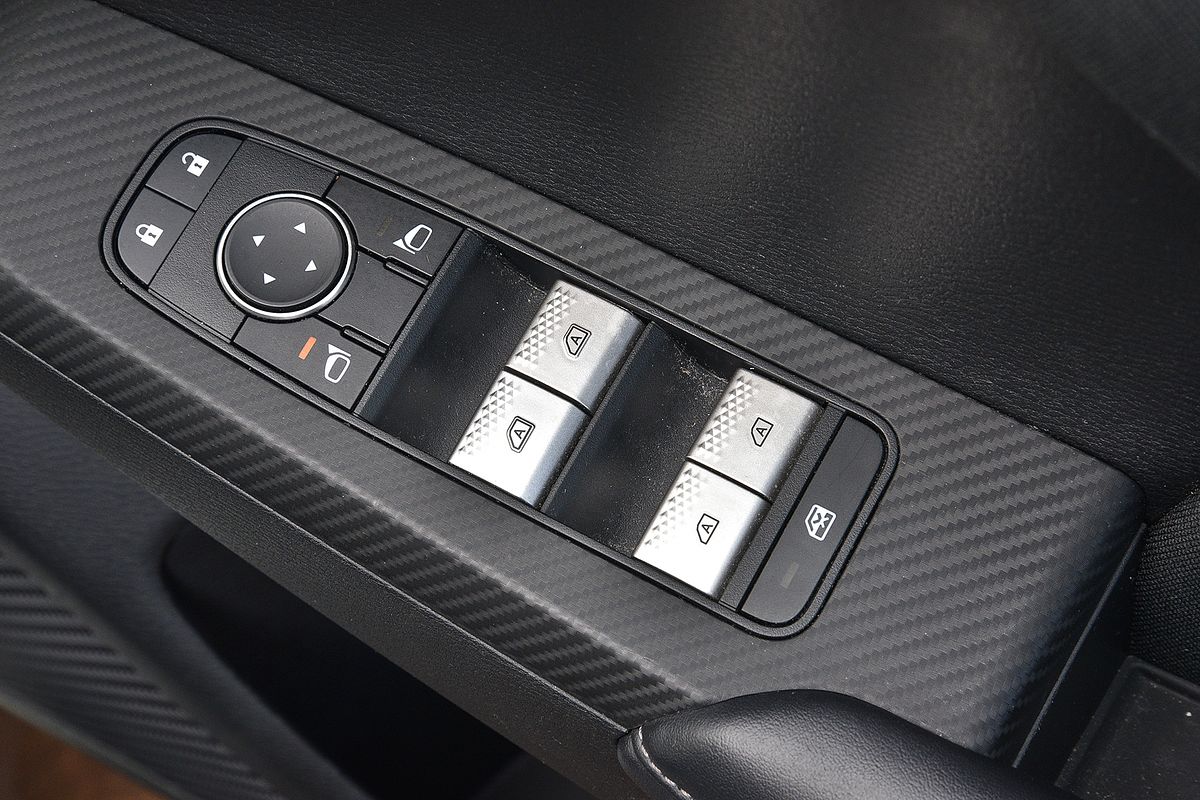2024 Mitsubishi Outlander LS ZM