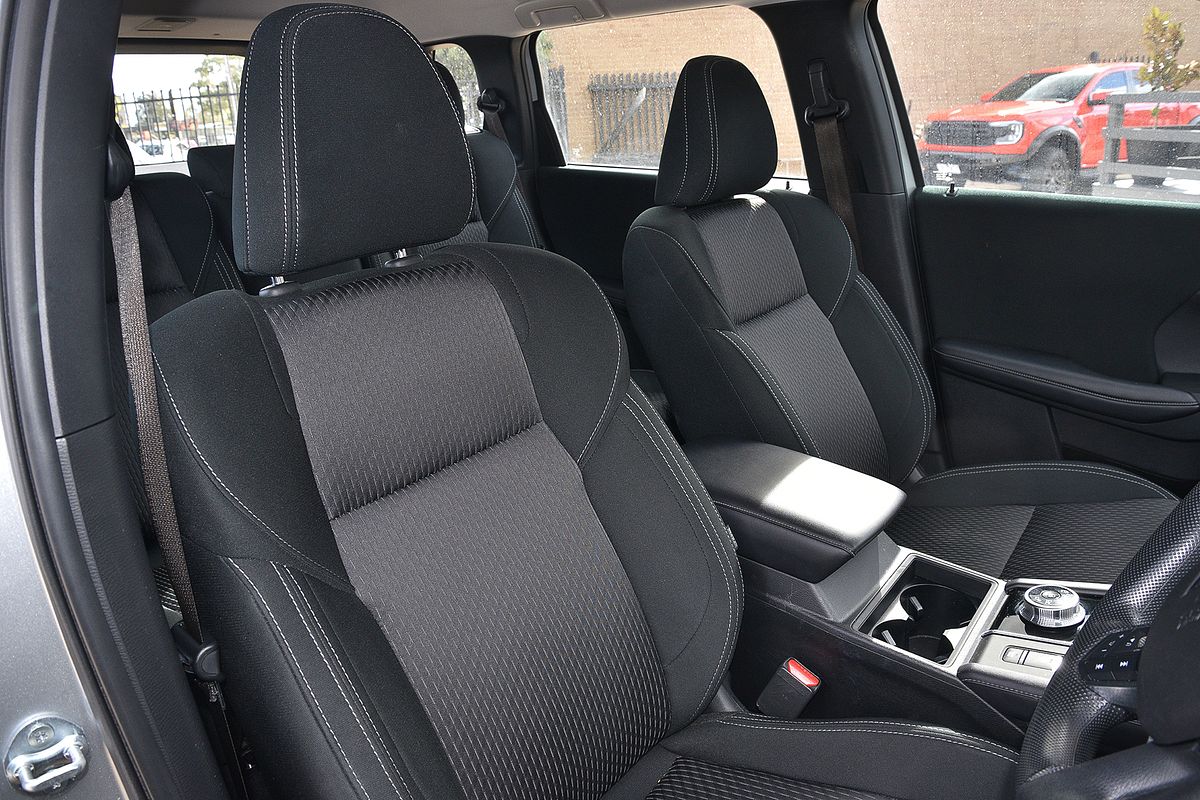 2024 Mitsubishi Outlander LS ZM