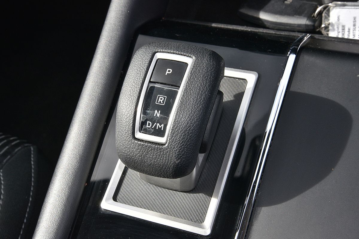 2024 Mitsubishi Outlander LS ZM