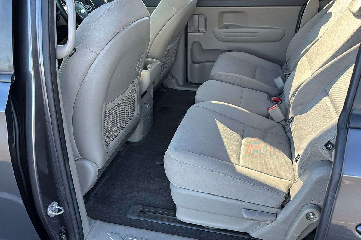 2016 Kia Carnival S YP