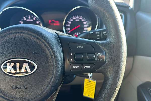2016 Kia Carnival S YP