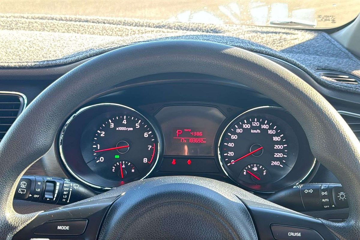 2016 Kia Carnival S YP