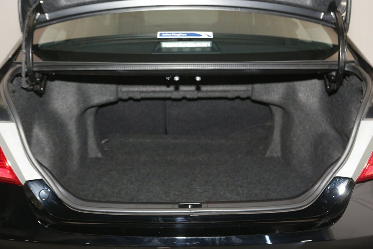 2015 Toyota Camry Atara SL AVV50R