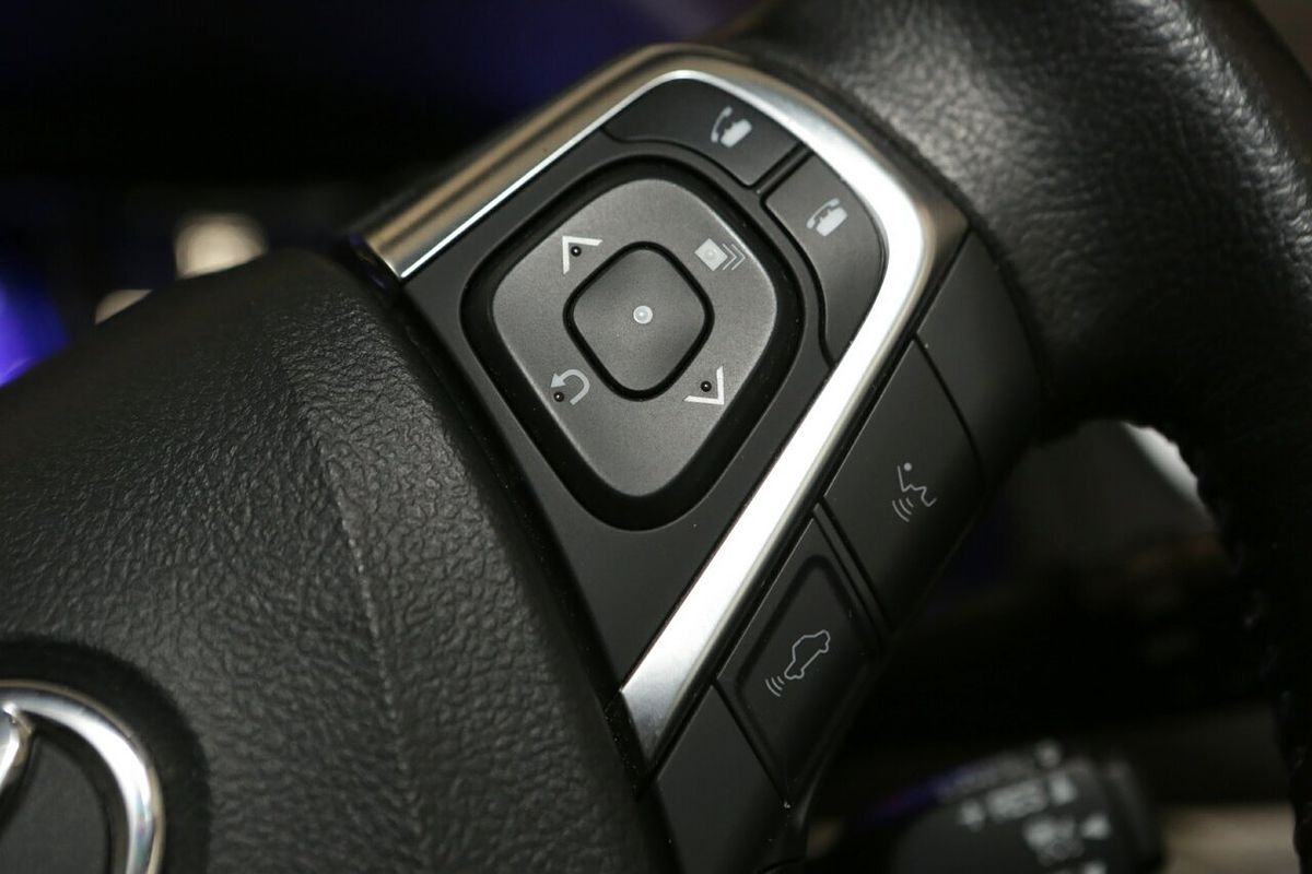 2015 Toyota Camry Atara SL AVV50R