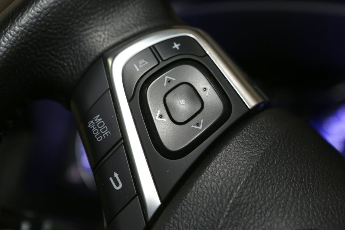 2015 Toyota Camry Atara SL AVV50R