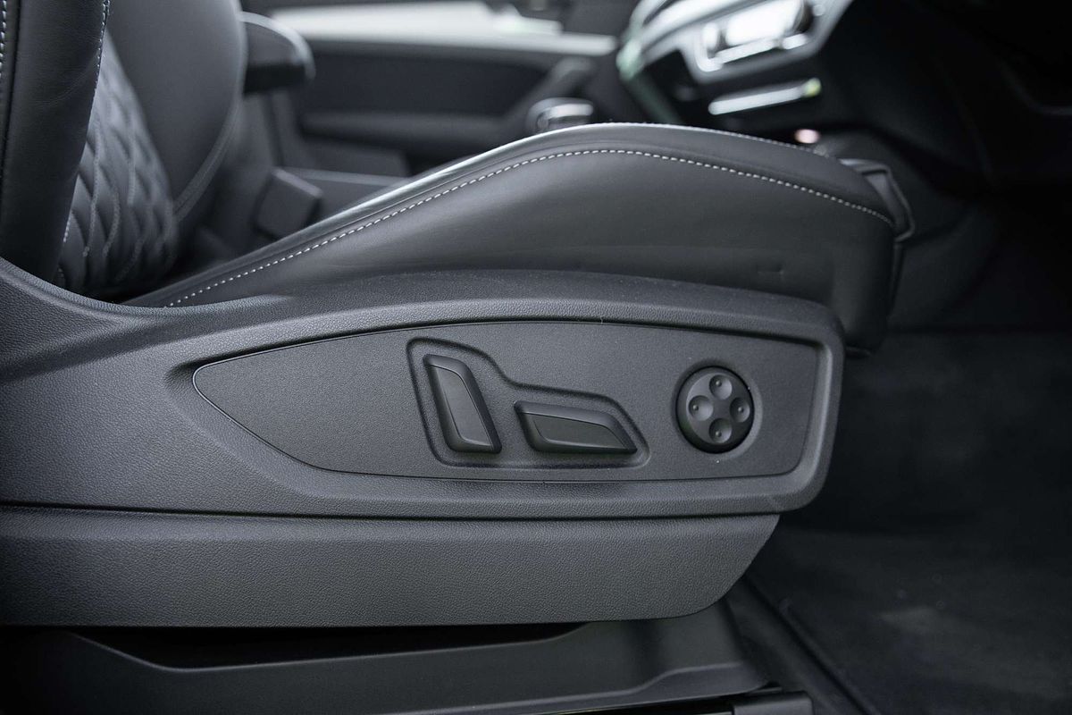 2024 Audi Q5 45 TFSI S line FY