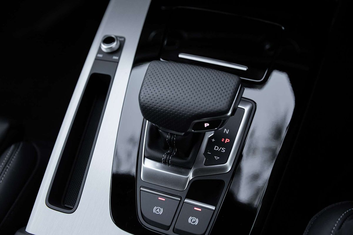 2024 Audi Q5 45 TFSI S line FY