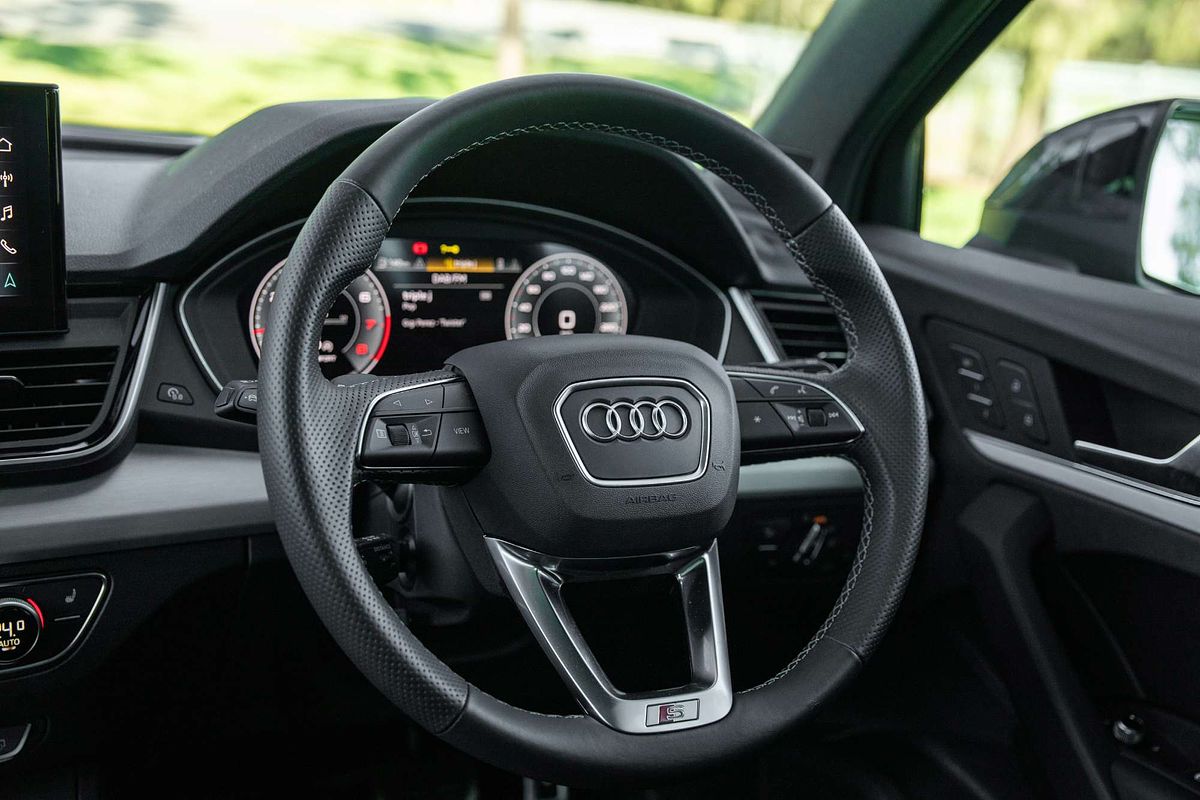 2024 Audi Q5 45 TFSI S line FY
