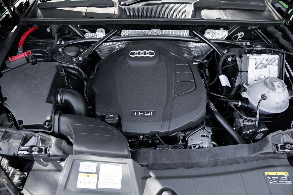 2024 Audi Q5 45 TFSI S line FY