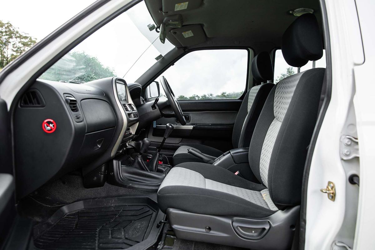 2012 Nissan Navara ST-R D22 4X4