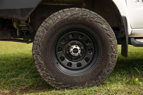 2012 Nissan Navara ST-R D22 4X4
