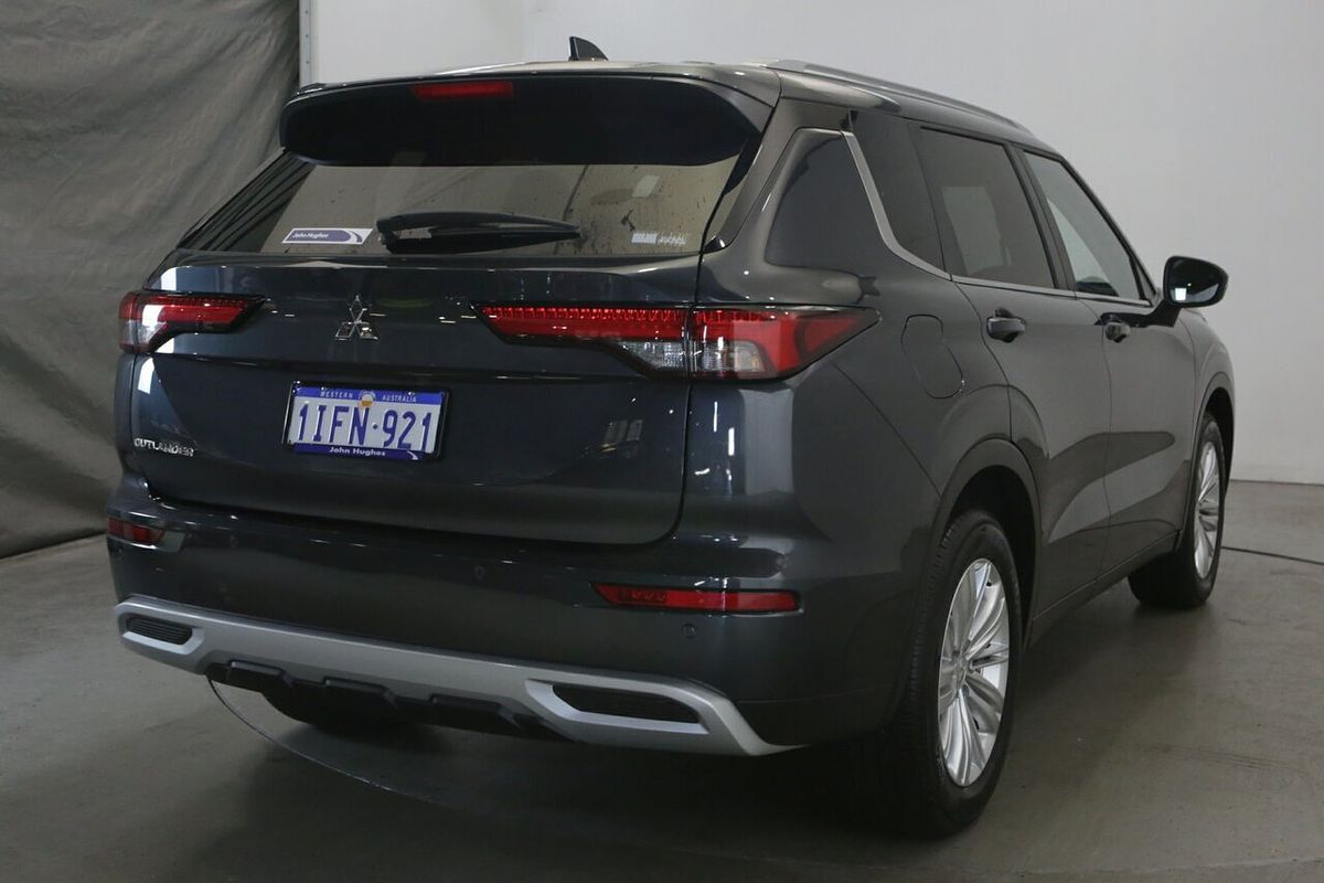 2024 Mitsubishi Outlander LS ZM