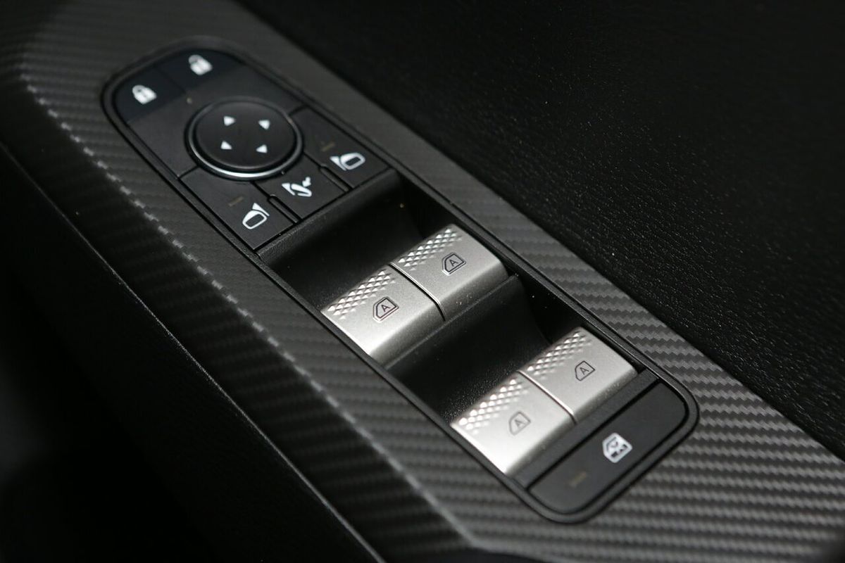 2024 Mitsubishi Outlander LS ZM
