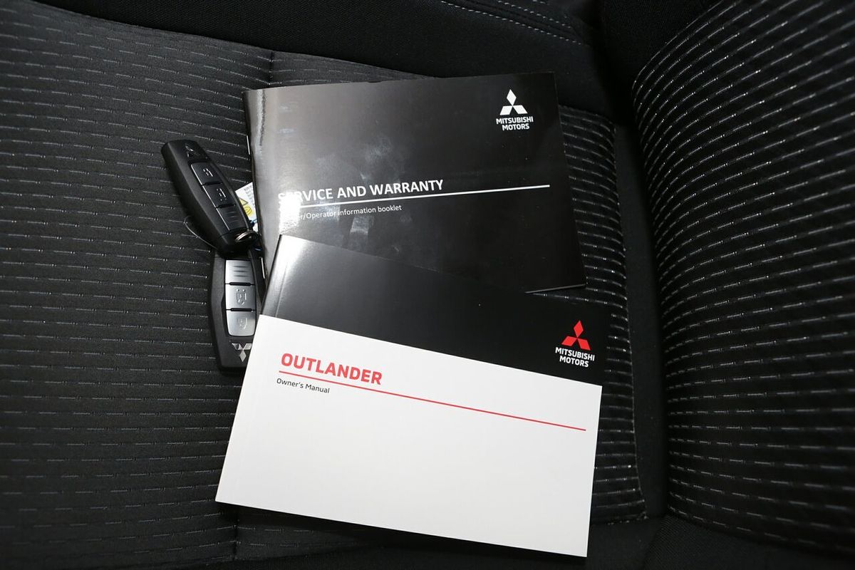 2024 Mitsubishi Outlander LS ZM