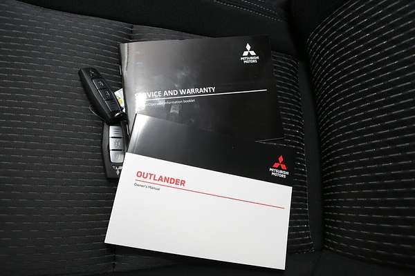 2024 Mitsubishi Outlander LS ZM