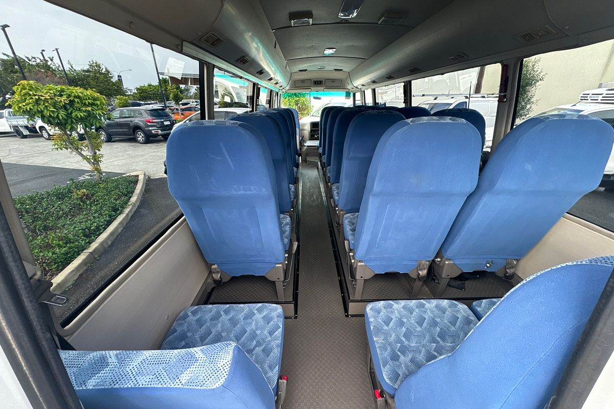 2015 Mitsubishi ROSA DELUXE BE600