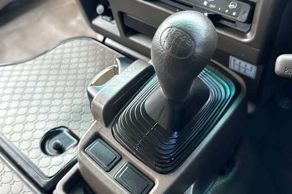 2015 Mitsubishi ROSA DELUXE BE600