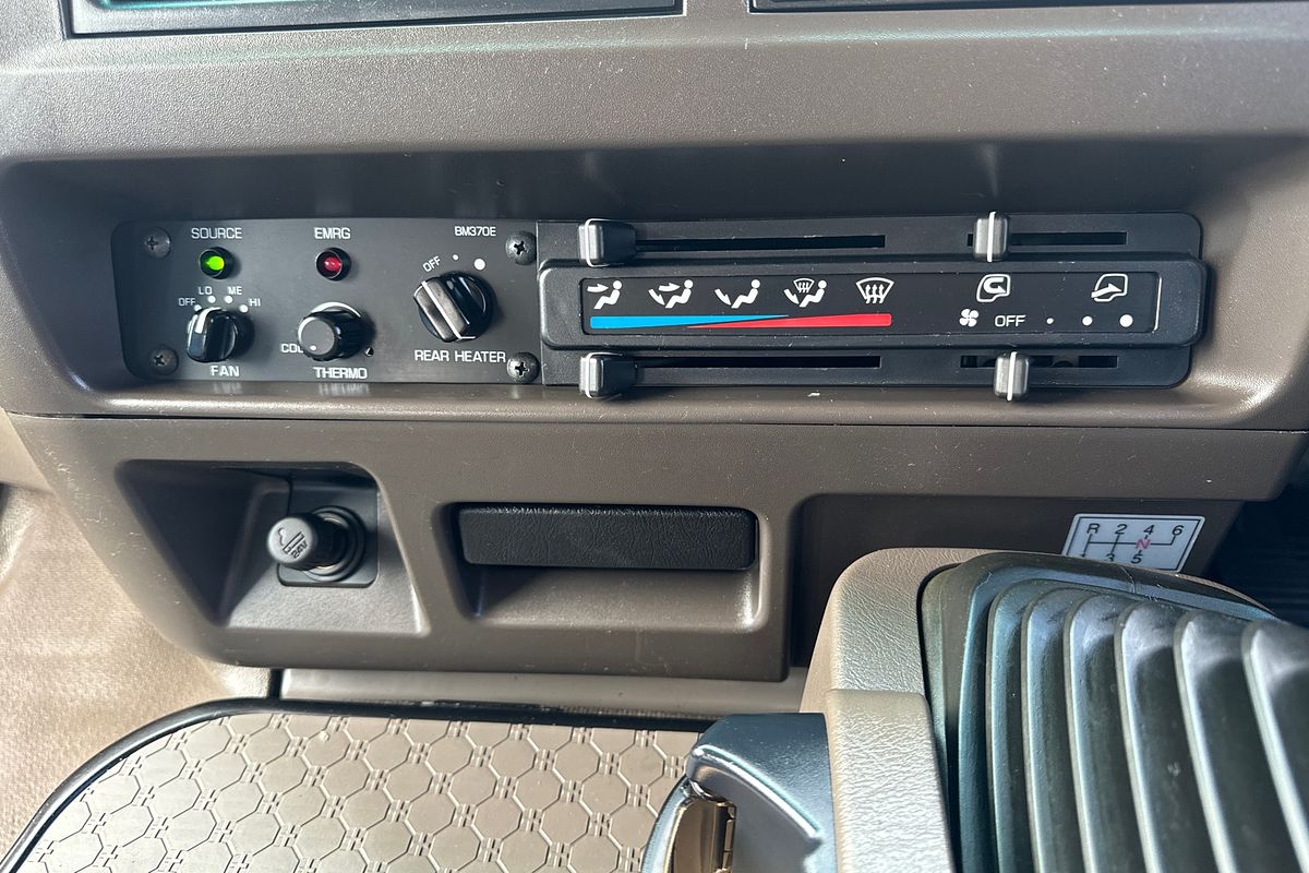 2015 Mitsubishi ROSA DELUXE BE600