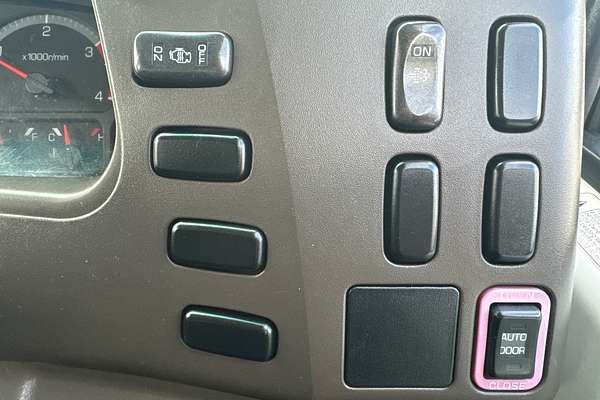 2015 Mitsubishi ROSA DELUXE BE600