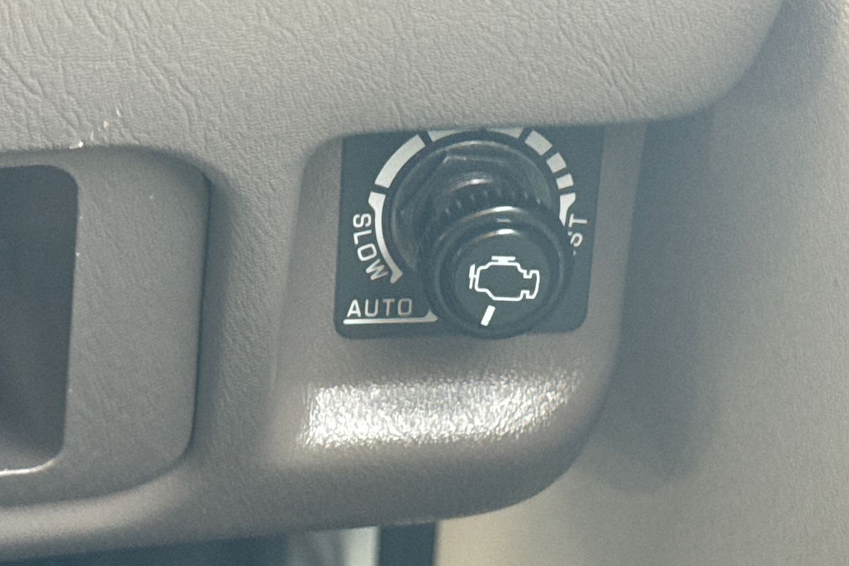 2015 Mitsubishi ROSA DELUXE BE600