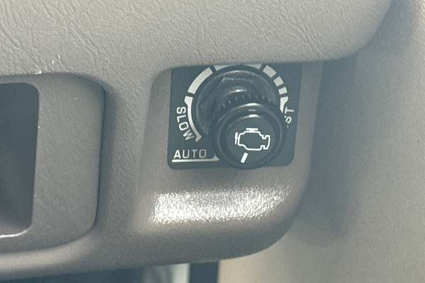 2015 Mitsubishi ROSA DELUXE BE600
