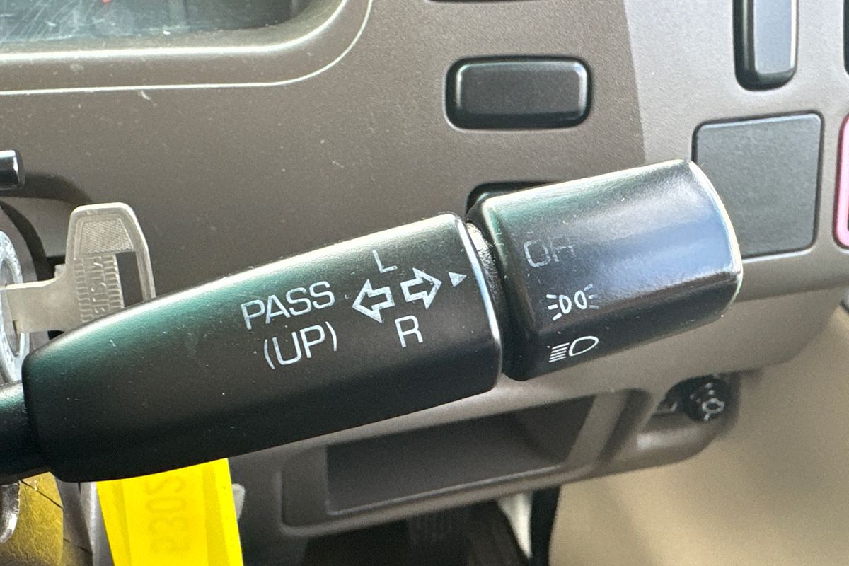 2015 Mitsubishi ROSA DELUXE BE600