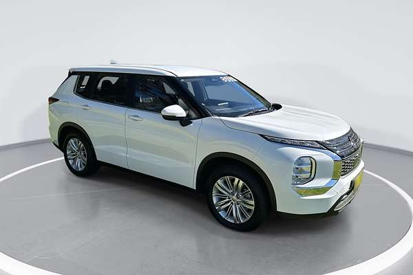 2023 Mitsubishi Outlander ES ZM