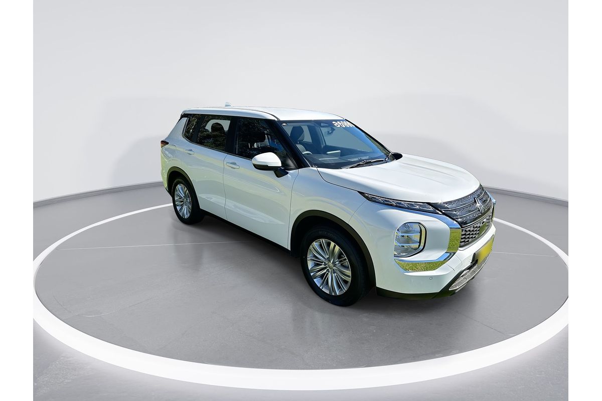 2023 Mitsubishi Outlander ES ZM