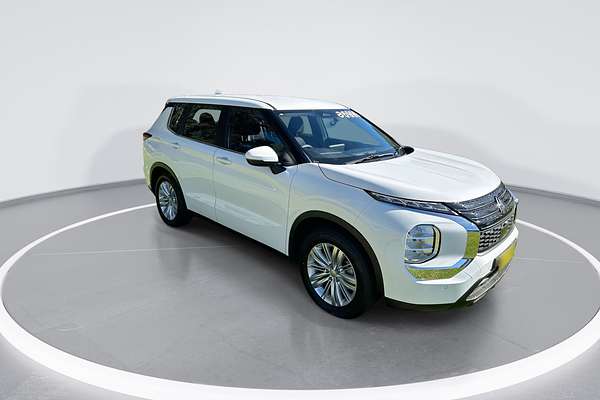 2023 Mitsubishi Outlander ES ZM