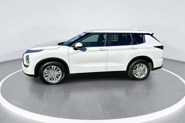 2023 Mitsubishi Outlander ES ZM