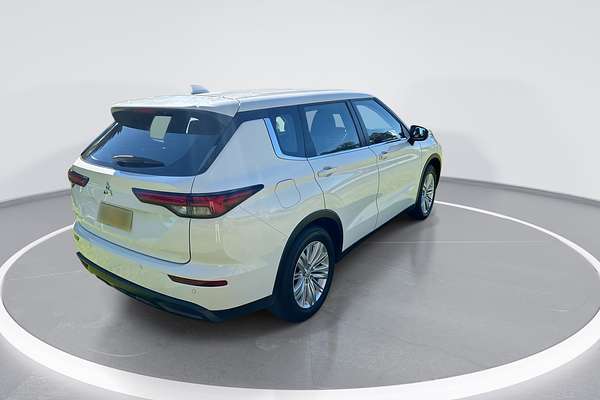 2023 Mitsubishi Outlander ES ZM