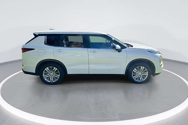 2023 Mitsubishi Outlander ES ZM
