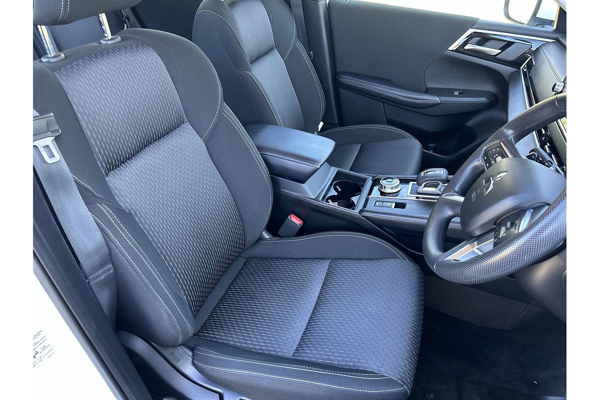 2023 Mitsubishi Outlander ES ZM