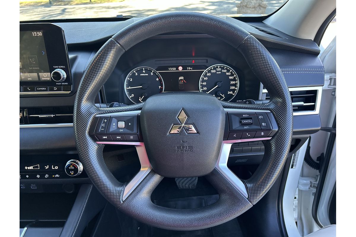 2023 Mitsubishi Outlander ES ZM
