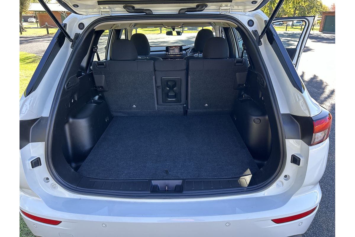 2023 Mitsubishi Outlander ES ZM