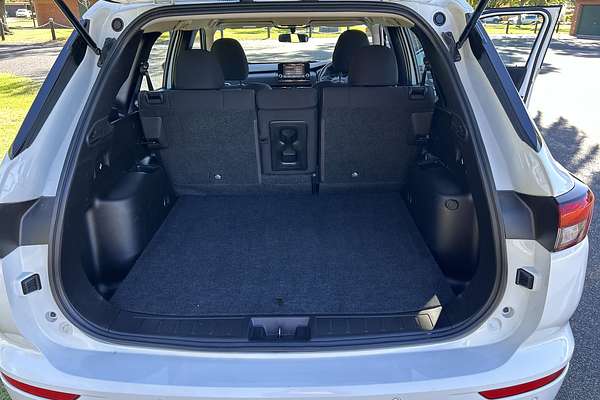 2023 Mitsubishi Outlander ES ZM