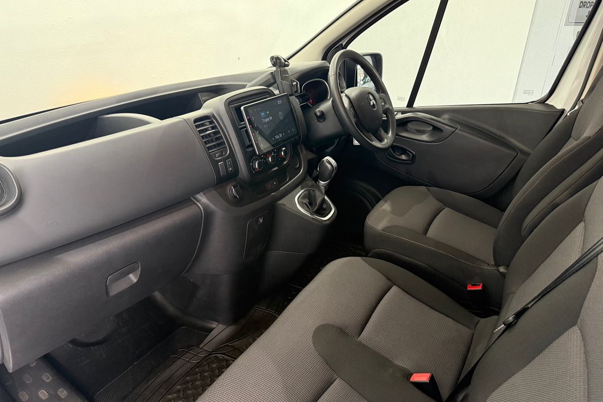2020 Mitsubishi Express GLX SN LWB