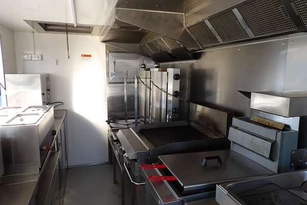 2021 Mitsubishi FUSO CANTER 515 FOOD TRUCK