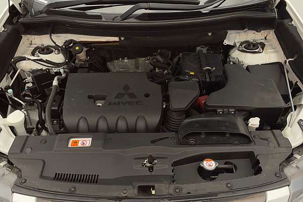 2020 Mitsubishi Outlander ES ZL