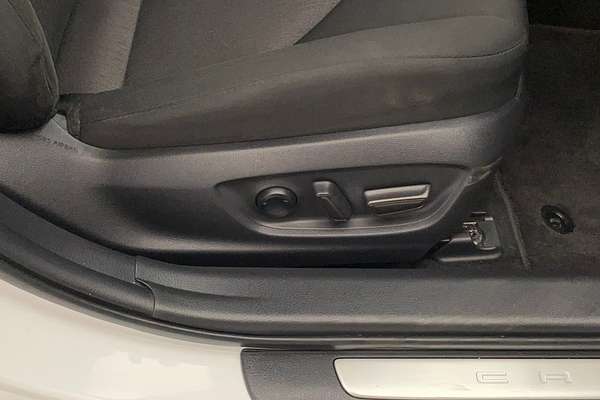 2020 Toyota Camry Ascent Sport AXVH70R