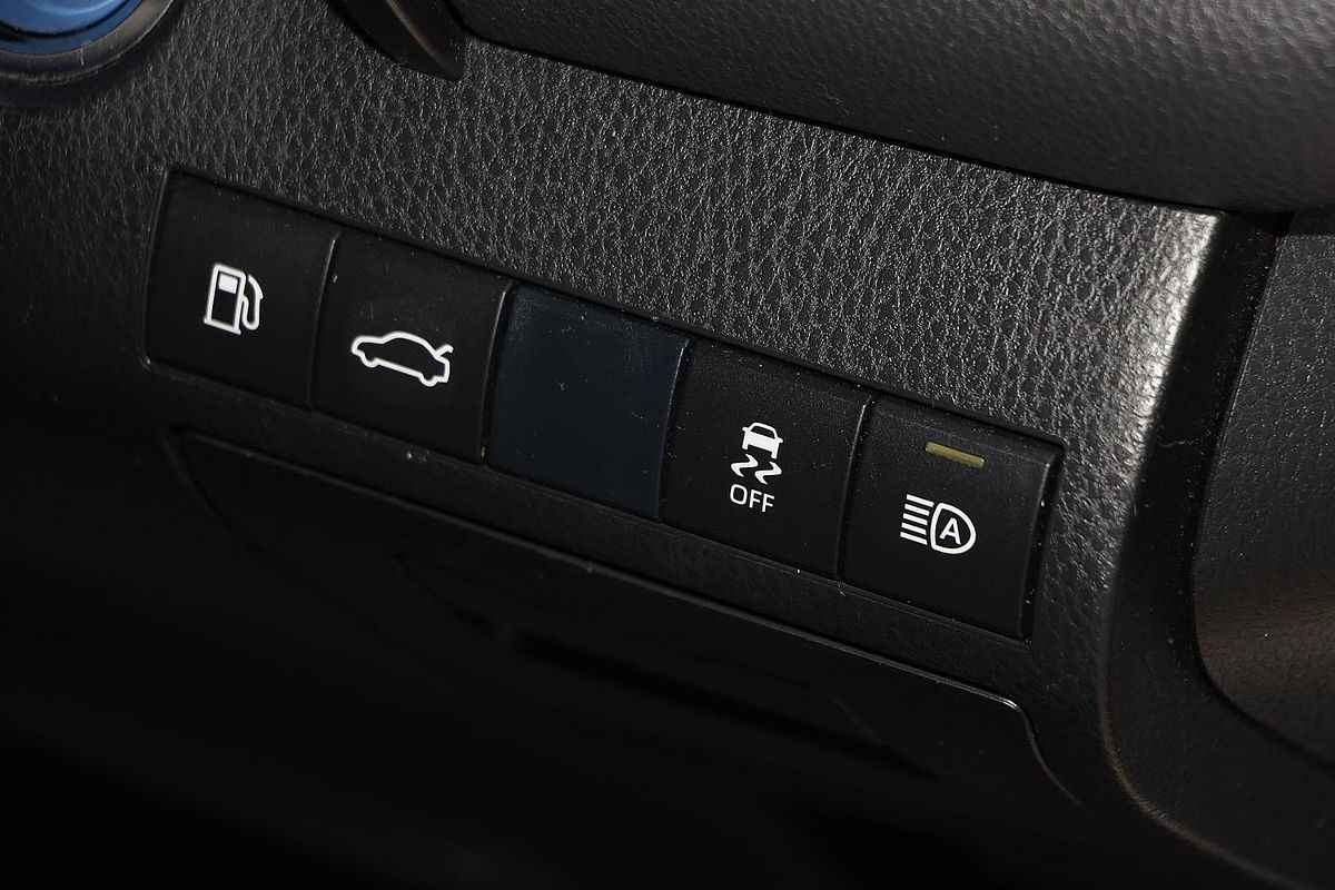 2018 Toyota Camry Ascent AXVH71R