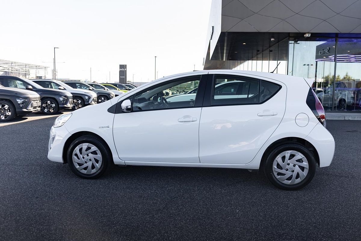 2017 Toyota Prius C NHP10R