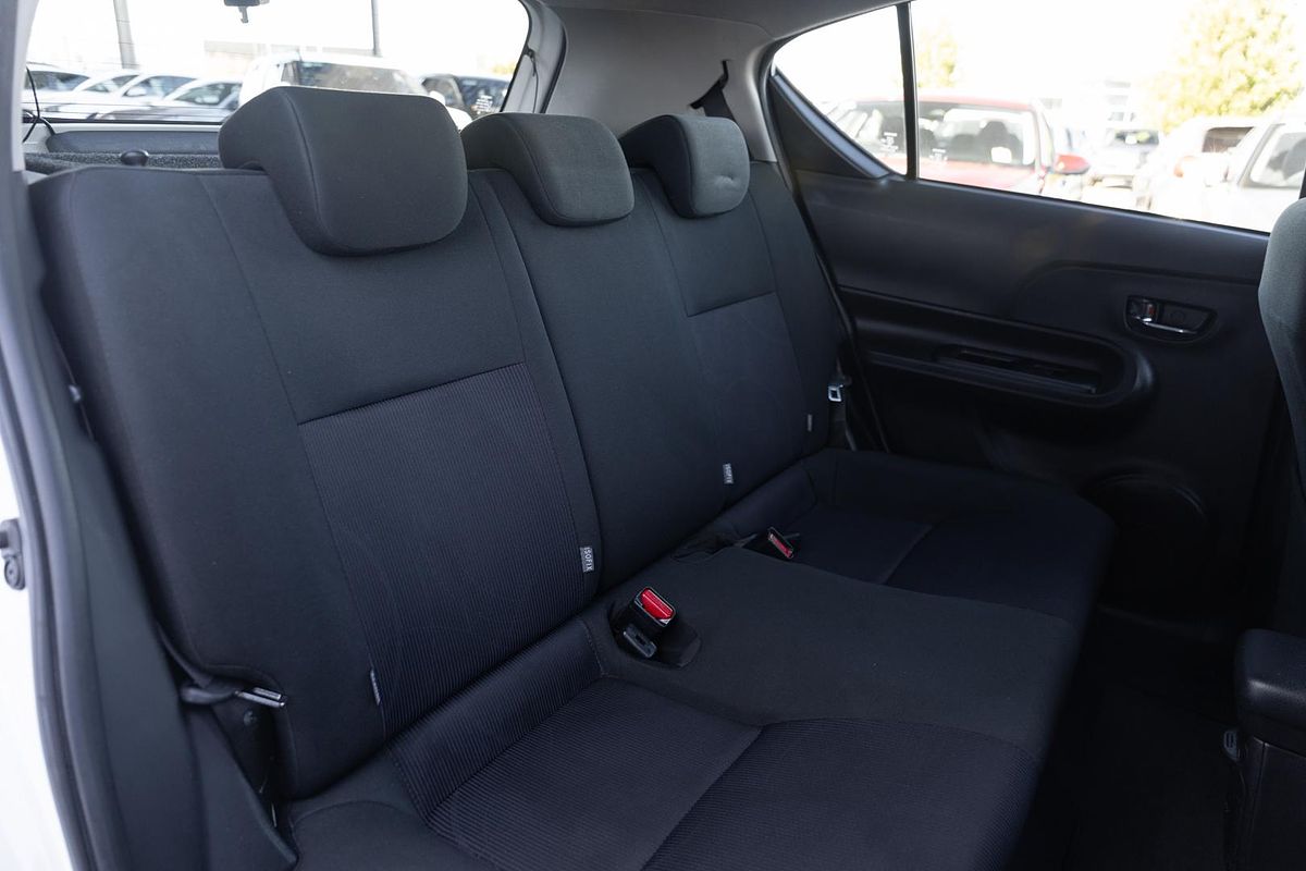 2017 Toyota Prius C NHP10R