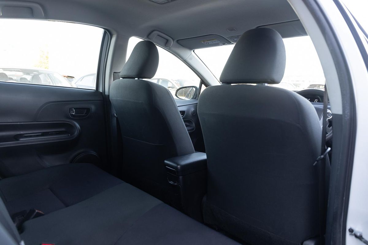 2017 Toyota Prius C NHP10R